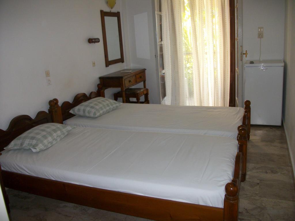 Jasmine'S Guest House Karlovassi Room photo